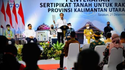 Presiden Jokowi Serahkan Sertifikat Hak Atas Tanah bagi Masyarakat di Kalimantan Utara