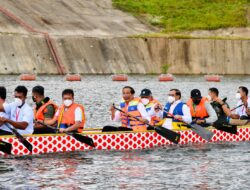 Naik Perahu Naga, Presiden Jokowi Resmikan Bendungan Ladongi di Kolaka Timur