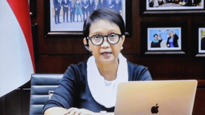 Cegah Varian Omicron, Menlu Imbau WNI Tak Bepergian ke Luar Negeri