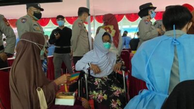 Polri Gelar Vaksinasi COVID-19 Massal, Targetkan Satu Juta Suntikan
