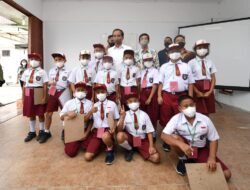 Saat Presiden Bertemu Anak-Anak Pandai Matematika di Humbang Hasundutan