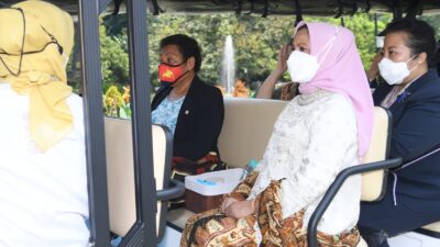 Saat Ibu Iriana Ajak Istri PM PNG Keliling Kebun Raya Bogor