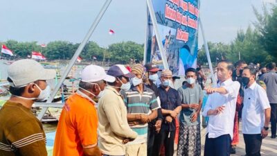 Presiden Jokowi Tinjau Kampung Nelayan Bulak di Surabaya