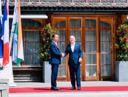 Hadiri KTT G7, Presiden Jokowi Disambut Kanselir Jerman