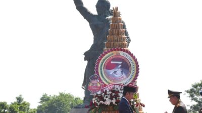 Tiba di Akpol, Presiden dan Ibu Iriana Disambut Tradisi Penyambutan oleh Taruna