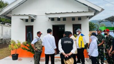 Presiden Jokowi Tinjau Rumah Contoh Tahan Gempa di Cianjur
