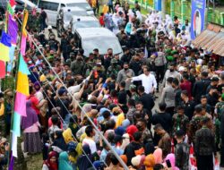 Presiden Jokowi Serahkan Bantuan Sosial kepada Pedagang di Pasar Sila