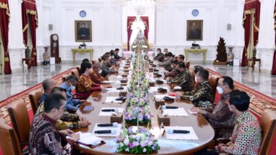 Presiden Jokowi Bertemu Perwakilan Industri Jasa Keuangan di Istana Merdeka