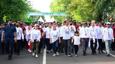 Presiden Jokowi Buka dan Ikuti Jalan Sehat Menuju 1 Abad NU