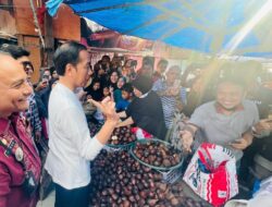 Kunjungi Pasar Batuphat Timur, Presiden Cek Harga Komoditas sambil Berbelanja