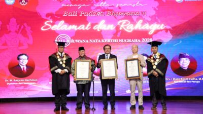 ISI Bali Anugerahkan Penghargaan Internasional kepada Dubes Fadjroel Rachman