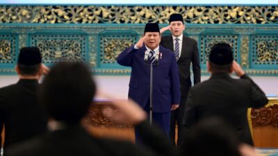 Presiden Prabowo Lantik Hanif Faisol Nurofiq, Mohammad Jumhur Hidayat, dan Hasan Nasbi